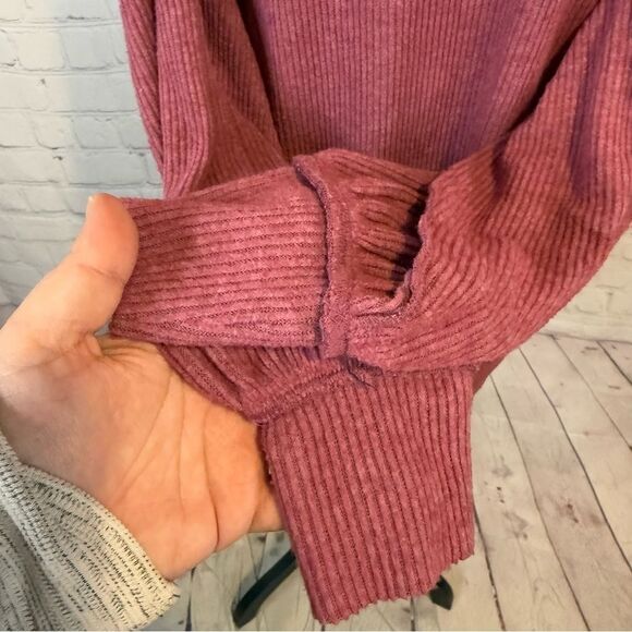 We The Free Main Squeeze Hacci Top size Extra Small - Picture 4 of 9